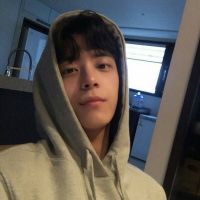 帅酷男头像 生活中微露脸帅酷男生