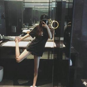 女头像调皮_阳光如此明媚调皮一下很好