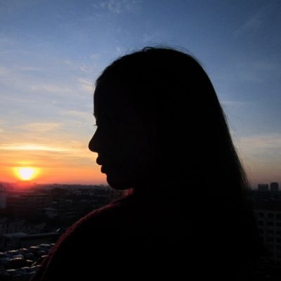 微信头像女生回忆 生命里的意义就是不停回忆你