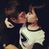 两个人接吻的情侣头像