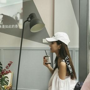 女头像调皮_阳光如此明媚调皮一下很好