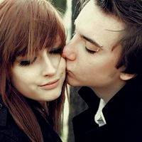 两个人接吻的情侣头像