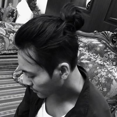 黑色冷酷帅气男头像_帅气的颓废伤感男头