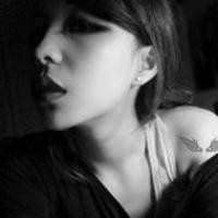 有纹身的头像黑白女生 局部纹身社会女