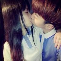 两个人接吻的情侣头像