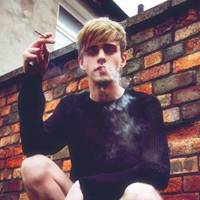 黄发抽烟吐烟欧美男生头像