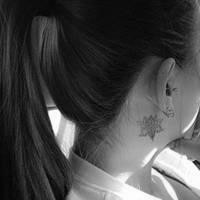 有纹身的头像黑白女生 局部纹身社会女