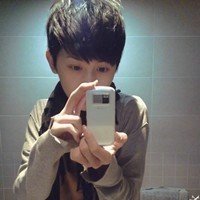 好看的帅气男生头像拿手机像