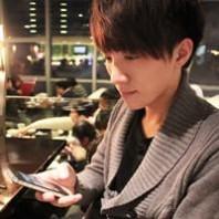 好看的帅气男生头像拿手机像