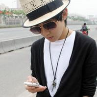 好看的帅气男生头像拿手机像