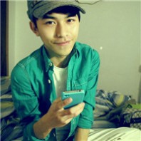 好看的帅气男生头像拿手机像