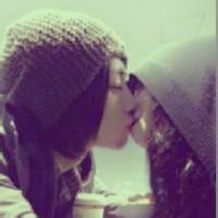 两个人接吻的情侣头像