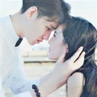 两个人接吻的情侣头像