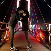 两个人接吻的情侣头像