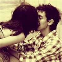 两个人接吻的情侣头像