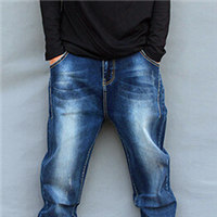 下半身男生手插口袋的微信头像