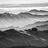 唯美宏伟大山风景头像图片