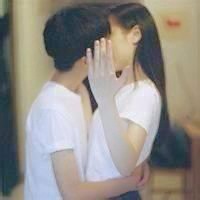 两个人接吻的情侣头像