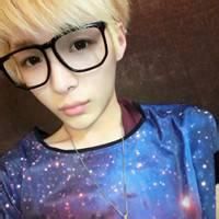 个性时尚的微信彩色头发的男生头像