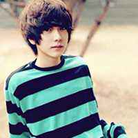 穿黑白条纹衣服的男生头像