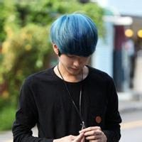 个性时尚的微信彩色头发的男生头像