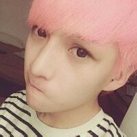 个性时尚的微信彩色头发的男生头像