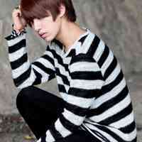 穿黑白条纹衣服的男生头像