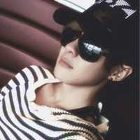 穿黑白条纹衣服的男生头像