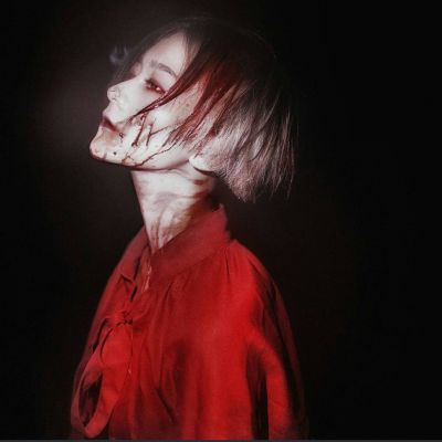 怪异风格另类头像女_颜色不一样的烟火