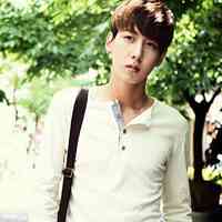 干净清新的男生头像