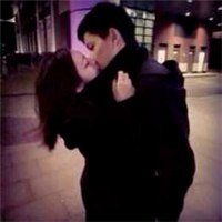 两个人接吻的情侣头像