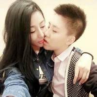 两个人接吻的情侣头像
