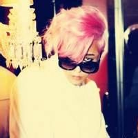 个性时尚的微信彩色头发的男生头像