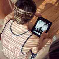 穿黑白条纹衣服的男生头像