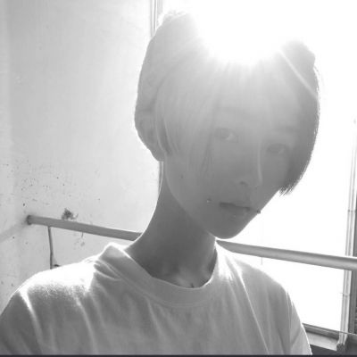 怪异风格另类头像女_颜色不一样的烟火