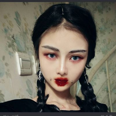 怪异风格另类头像女_颜色不一样的烟火