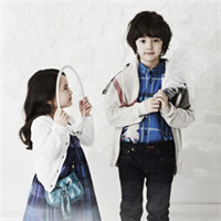 温馨又浪漫的小孩子情侣