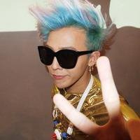 个性时尚的微信彩色头发的男生头像