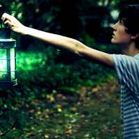 穿黑白条纹衣服的男生头像