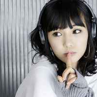 戴耳机女生头像 好看的女生戴耳机图片头像