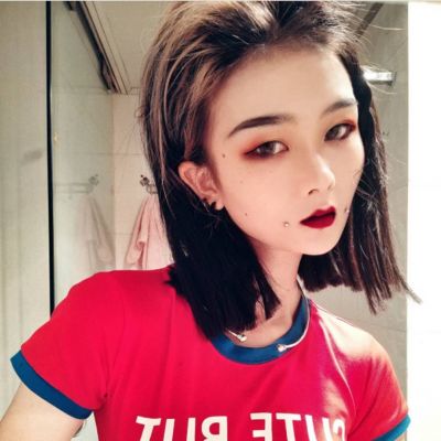 怪异风格另类头像女_颜色不一样的烟火