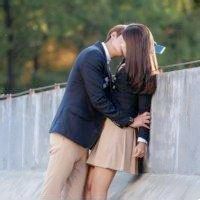 两个人接吻的情侣头像