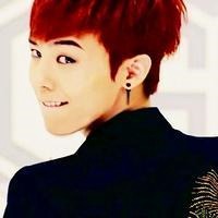 个性时尚的微信彩色头发的男生头像