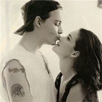 两个人接吻的情侣头像