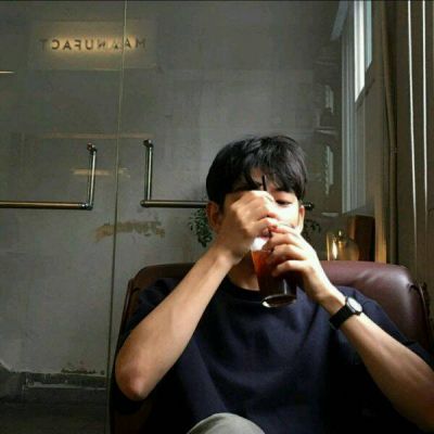 好看的微信头像图片男生图