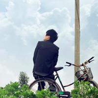 好看有意境的骑单车的男生头像