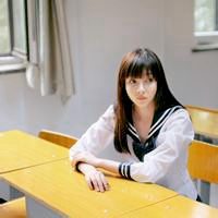 穿校服的女生可爱头像_校园青葱岁月