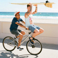 好看有意境的骑单车的男生头像