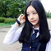 穿校服的女生可爱头像_校园青葱岁月
