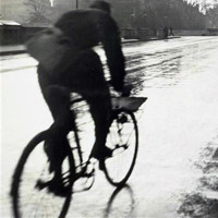 好看有意境的骑单车的男生头像